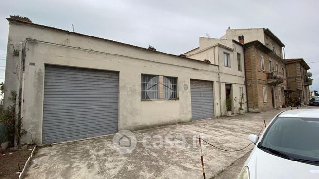 Box/posto auto in residenziale in Via Adriatica Sud 2