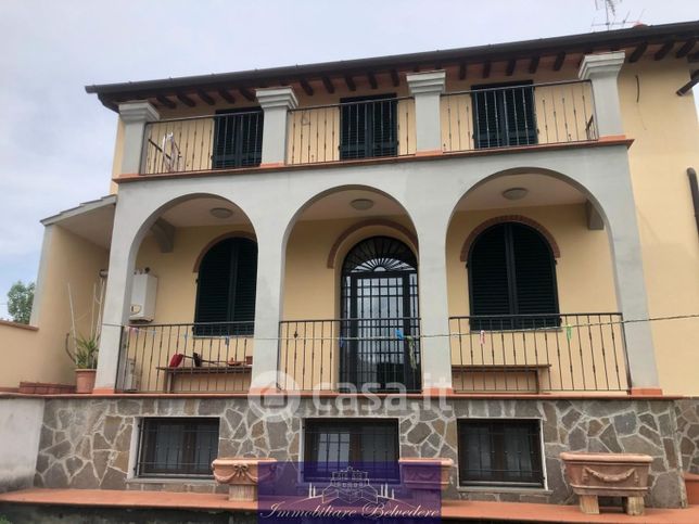 Casa bi/trifamiliare in residenziale in Via Camillo Barni