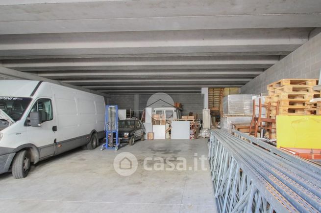 Capannone in commerciale in Via Roggia Vignola 1
