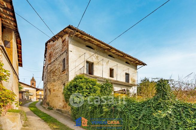 Casa indipendente in residenziale in Via Langhe 200