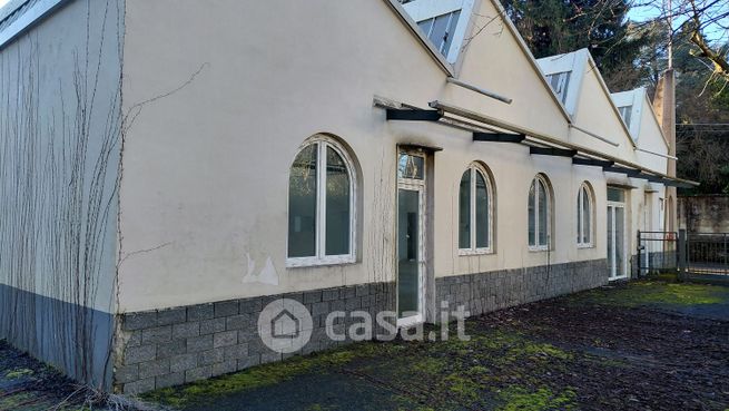 Capannone in commerciale in Via Varese 8