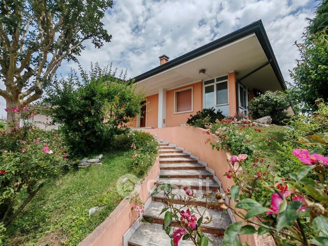 Casa indipendente in residenziale in Piazza Costituzione