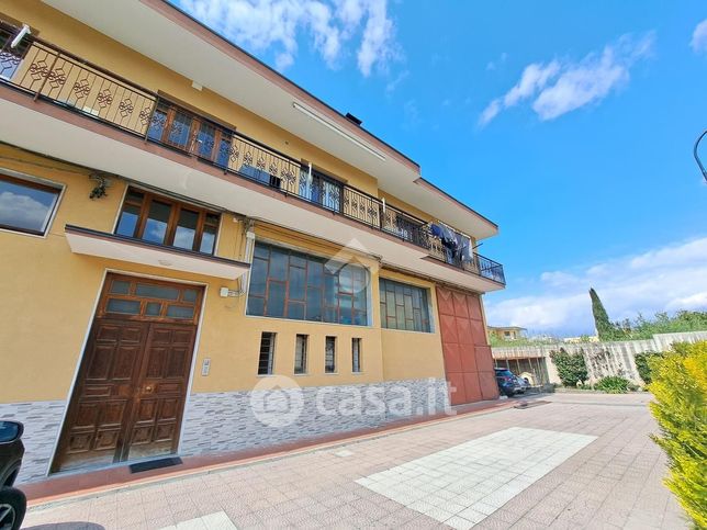 Capannone in commerciale in Via Carlo Alberto dalla Chiesa 23