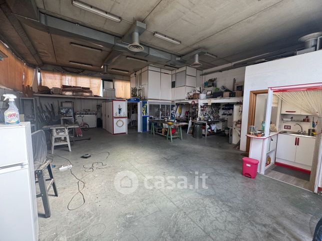 Capannone in commerciale in Via Alessandro Volta
