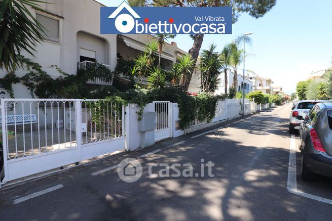 Appartamento in residenziale in Via Benedetto Croce 44