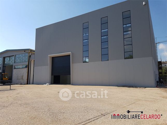 Terreno agricolo in commerciale in 