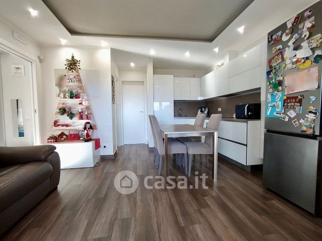 Casa bi/trifamiliare in residenziale in 