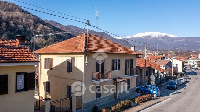 Casa indipendente in residenziale in Via Paesana 17