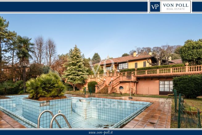 Villa in residenziale in Strada Santa Vittoria 12