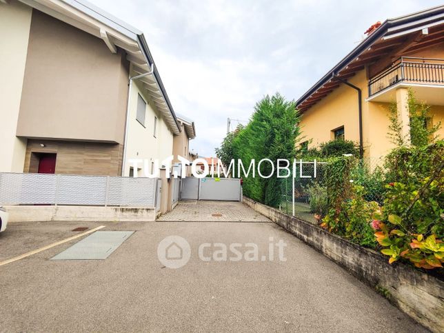 Box/posto auto in residenziale in Via delle Volpi