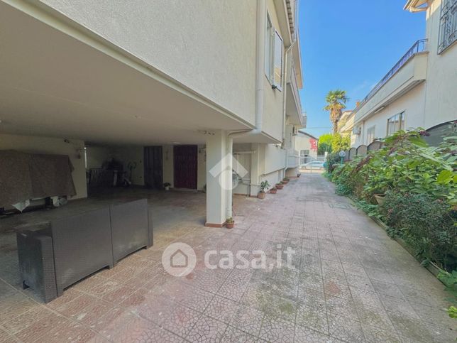 Villa in residenziale in Via Paolo Domenico Finoglia 7