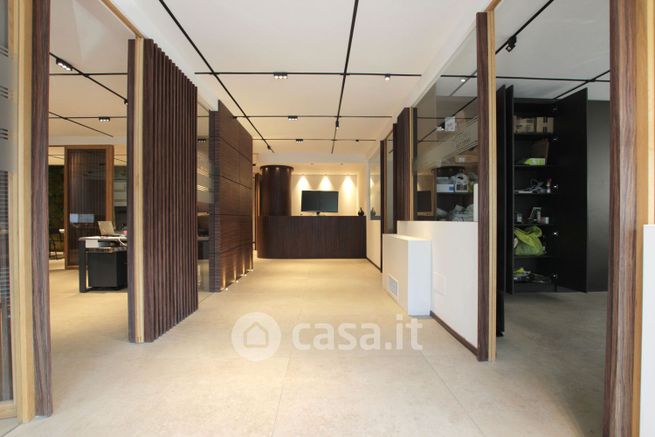 Ufficio in commerciale in Strada Massetana Romana