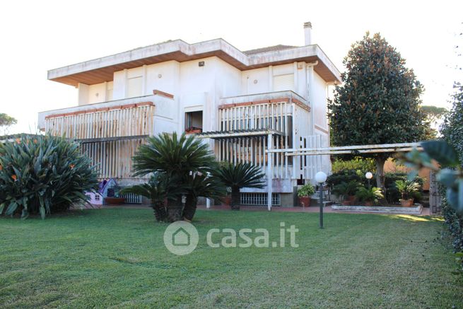 Villa in residenziale in 