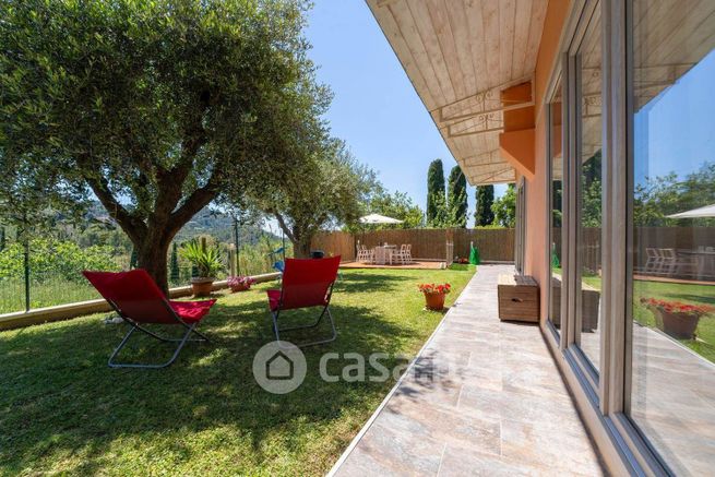 Casa bi/trifamiliare in residenziale in Via del Castellaccio 74