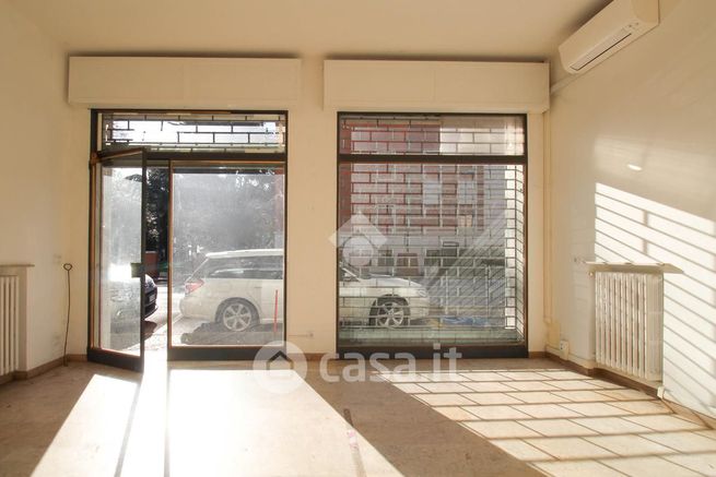 Ufficio in commerciale in Viale Ingegner C. Stradi