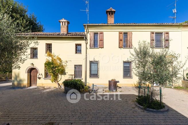 Casa bi/trifamiliare in residenziale in Via Cocorre 3