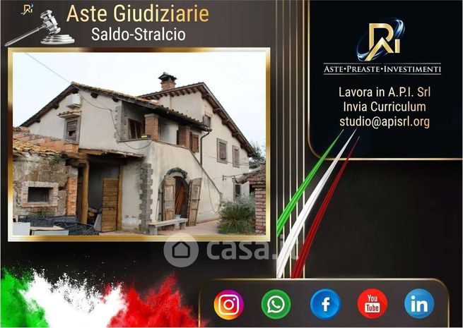 Rustico/casale in residenziale in Strada statale 2 Via Cassia
