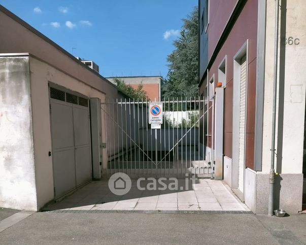 Garage/posto auto in residenziale in Via San Marino 86