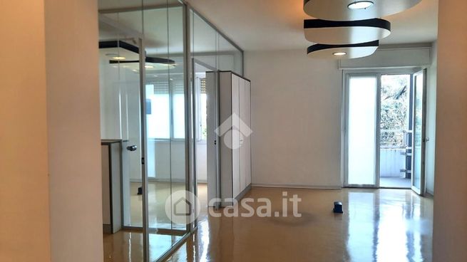Ufficio in commerciale in Piazza Enrico Bottini 4