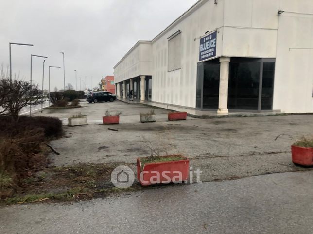 Capannone in commerciale in Via Circonvallazione