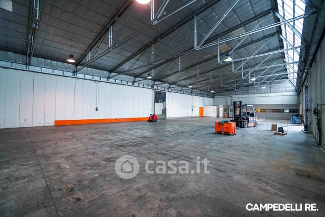 Capannone in commerciale in Viale del Lavoro