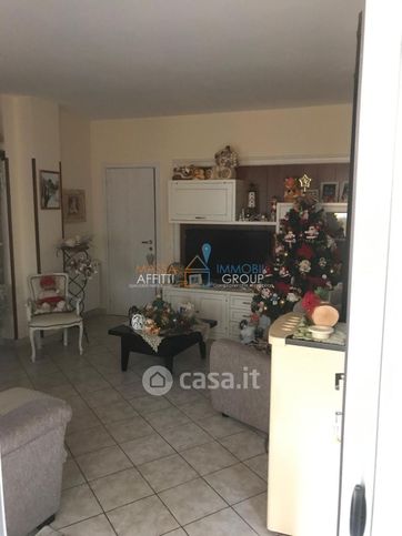Appartamento in residenziale in Via Lago 37