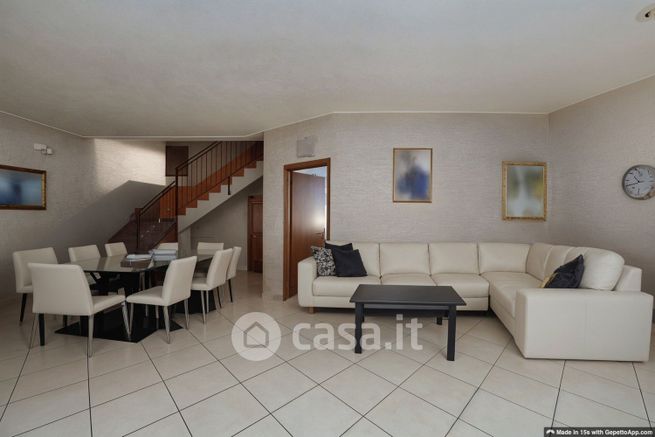 Villetta a schiera in residenziale in Via Giacomo Leopardi 15