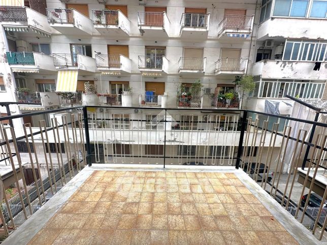Appartamento in residenziale in Via Guido De Ruggiero 38