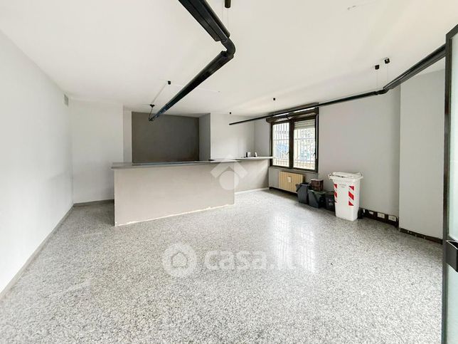 Ufficio in commerciale in Via Milano 99