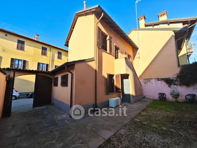 Casa indipendente in residenziale in Via Ugo Foscolo