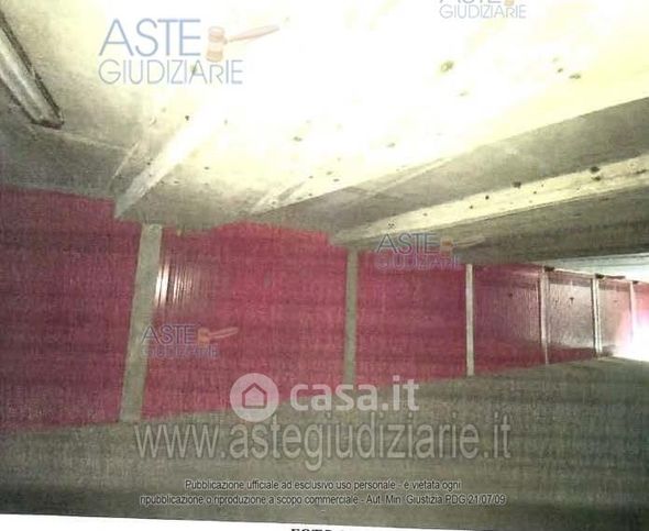 Box/posto auto in residenziale in Via Albania 7