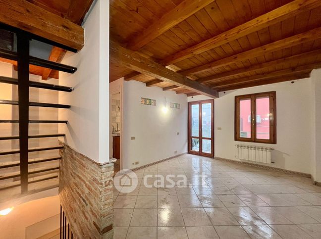 Casa indipendente in residenziale in Via Contardo Ferrini 105