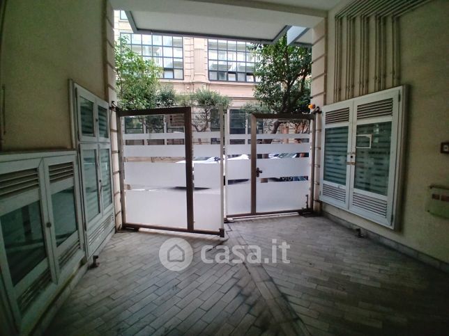 Box/posto auto in residenziale in Via de Rossi