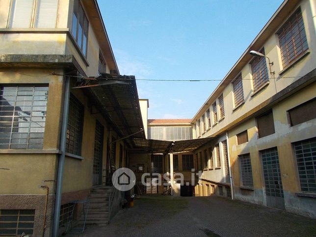 Capannone in commerciale in Corso Pavia 63