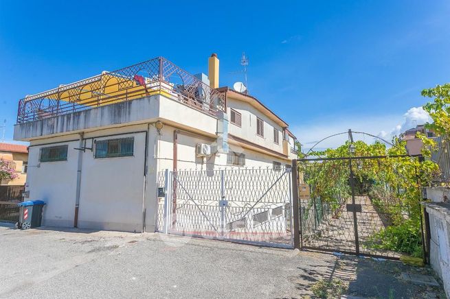Capannone in commerciale in Via Castelbottaccio 22