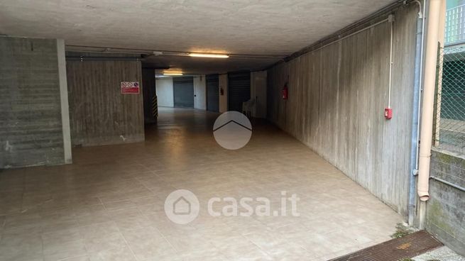 Garage/posto auto in residenziale in Via Ponte Lungo 1