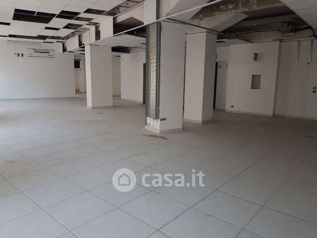 Ufficio in commerciale in Via Formica