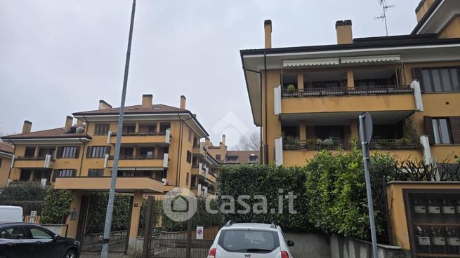 Box/posto auto in residenziale in Via Umbria 23