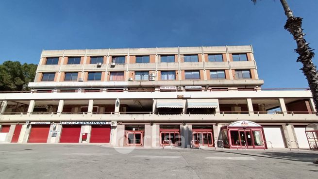 Ufficio in commerciale in Viale Raffaello