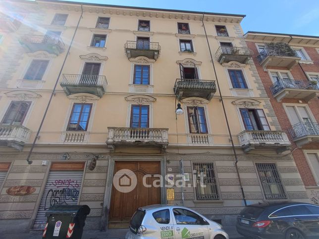 Box/posto auto in residenziale in Via Antonio Bertola 59