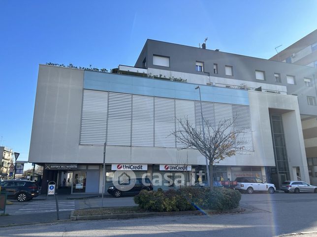 Ufficio in commerciale in Via V. Alfieri 2