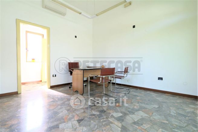 Ufficio in commerciale in Via N. Smereglo