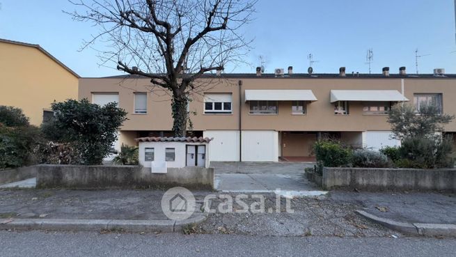 Villetta a schiera in residenziale in Via XXV Aprile 4747