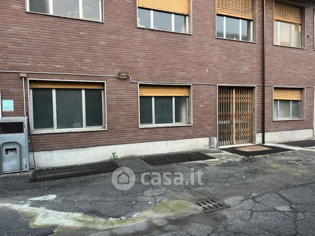 Negozio/locale commerciale in commerciale in Corso San Gottardo 39