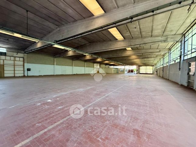 Capannone in commerciale in Via Legnano 8