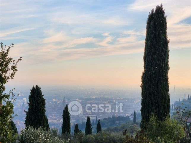 Casa indipendente in residenziale in 