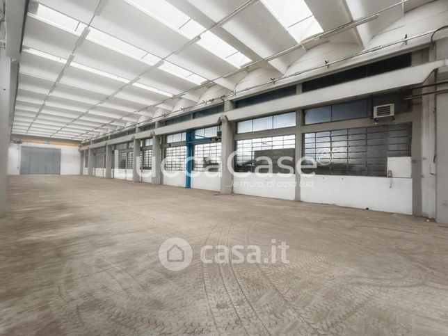 Capannone in commerciale in Via Martellacci