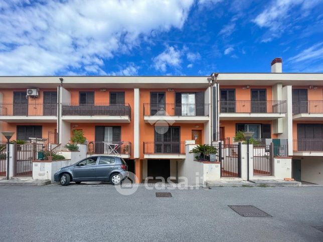 Villetta a schiera in residenziale in Via Madonna delle Grazie 49