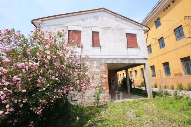 Villa in residenziale in 