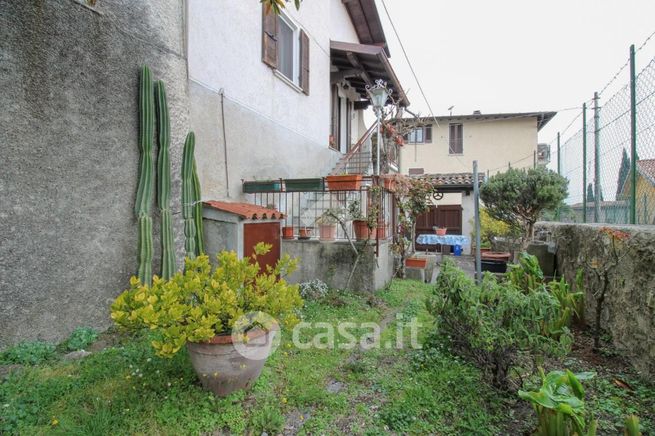Casa bi/trifamiliare in residenziale in Via Sanico